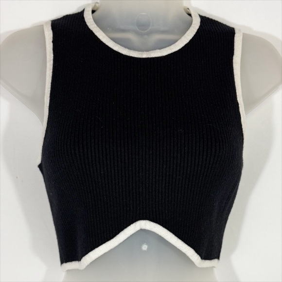 Olivaceous | Rena Ribbed Crop in Black/Ivory - Picture 3 of 9